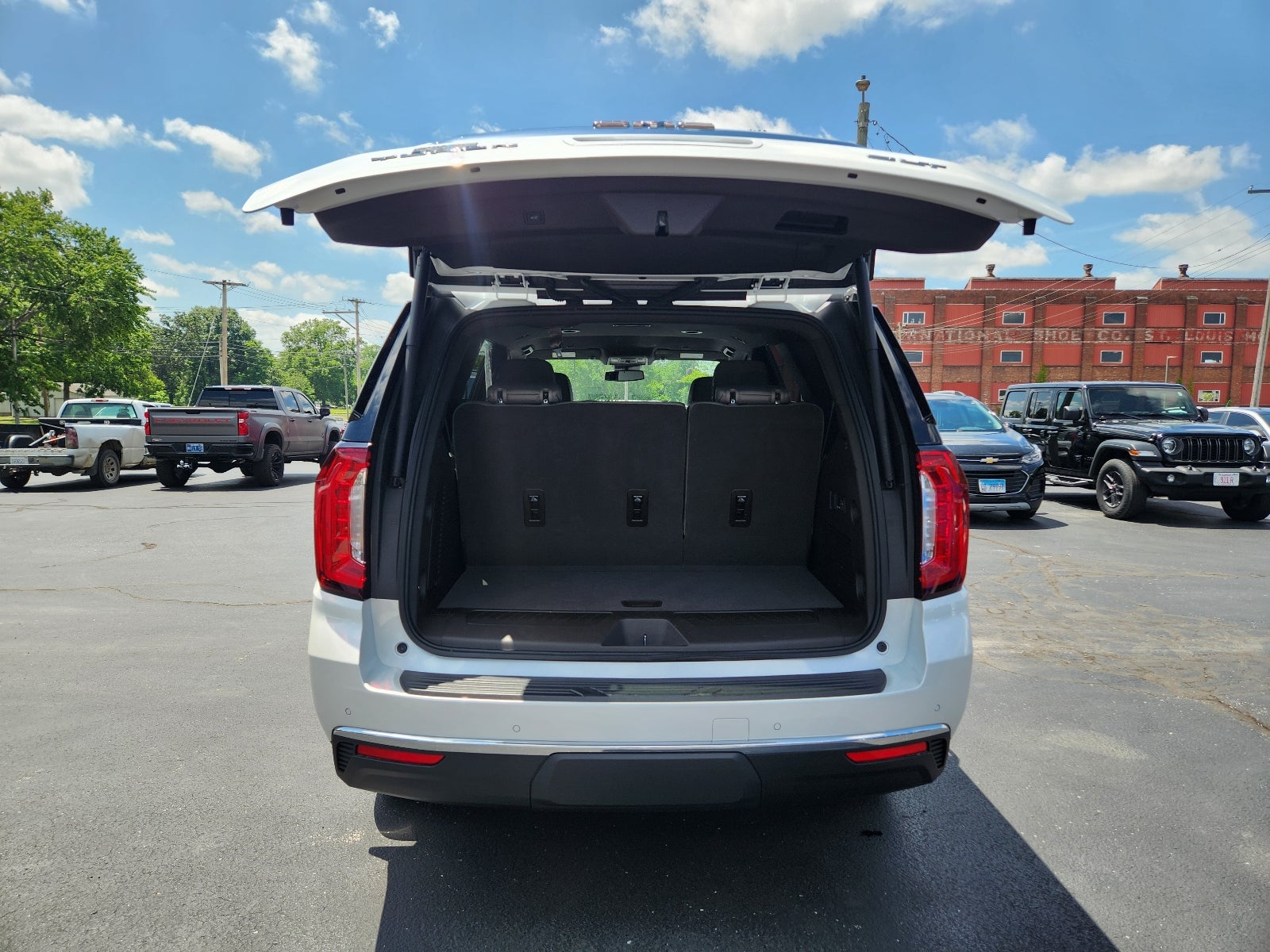 2024 GMC Yukon SLT